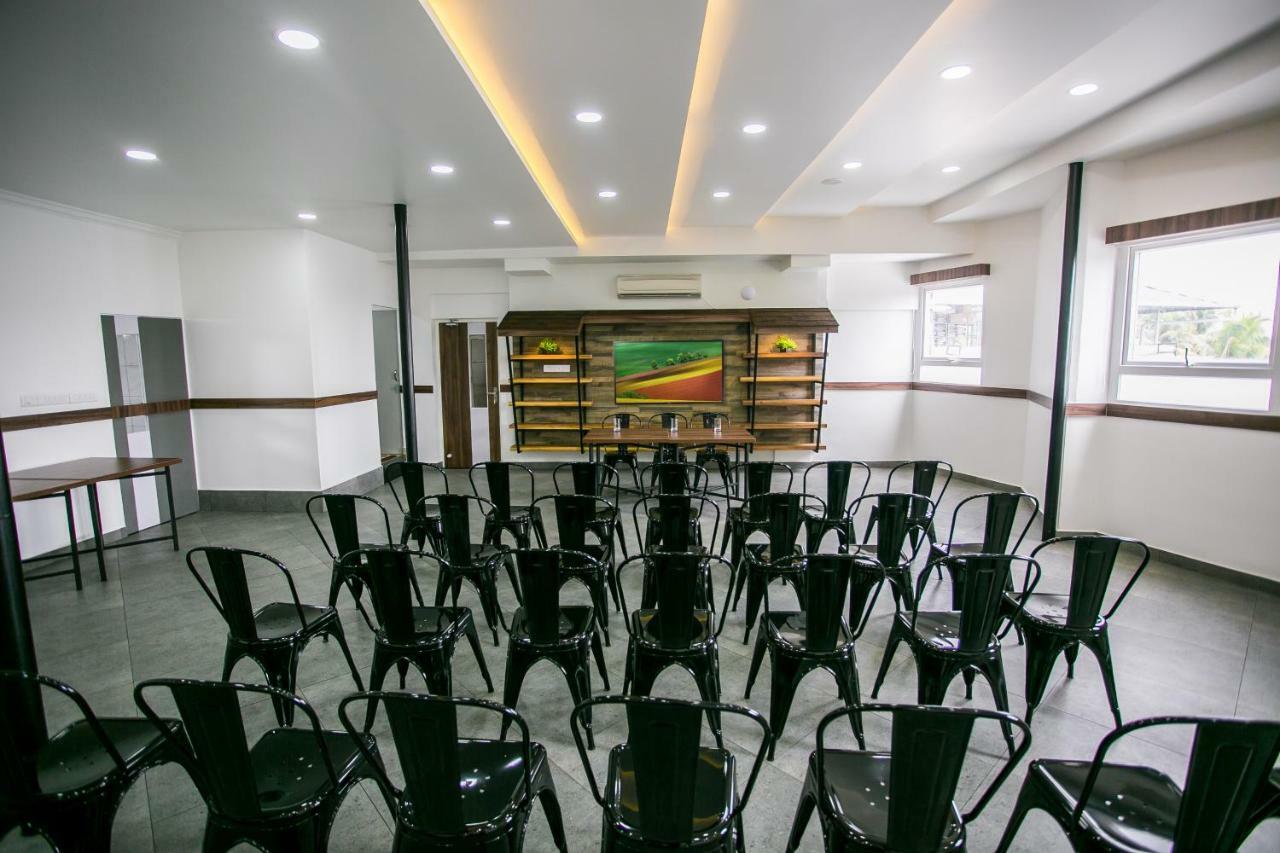 Sapphire Club Metro Hotel Kochi Exterior photo