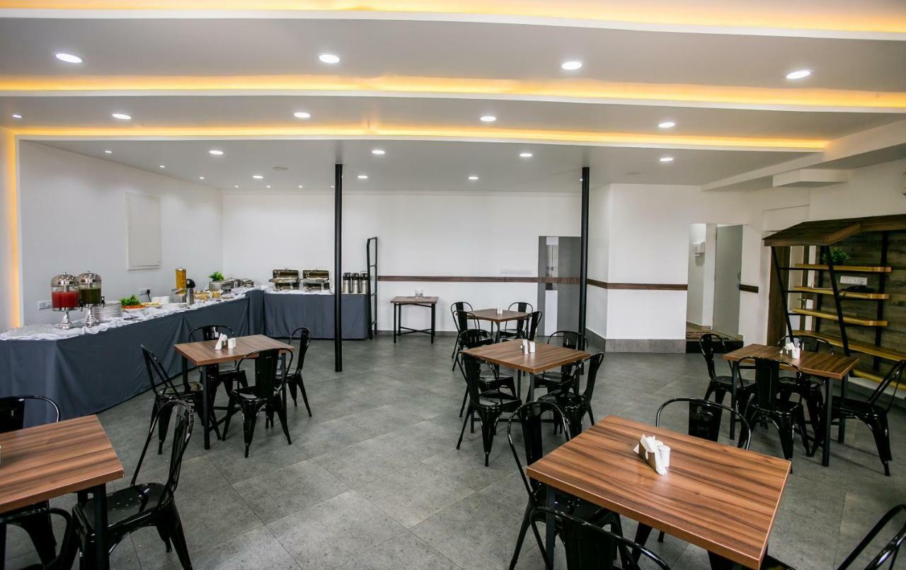 Sapphire Club Metro Hotel Kochi Exterior photo