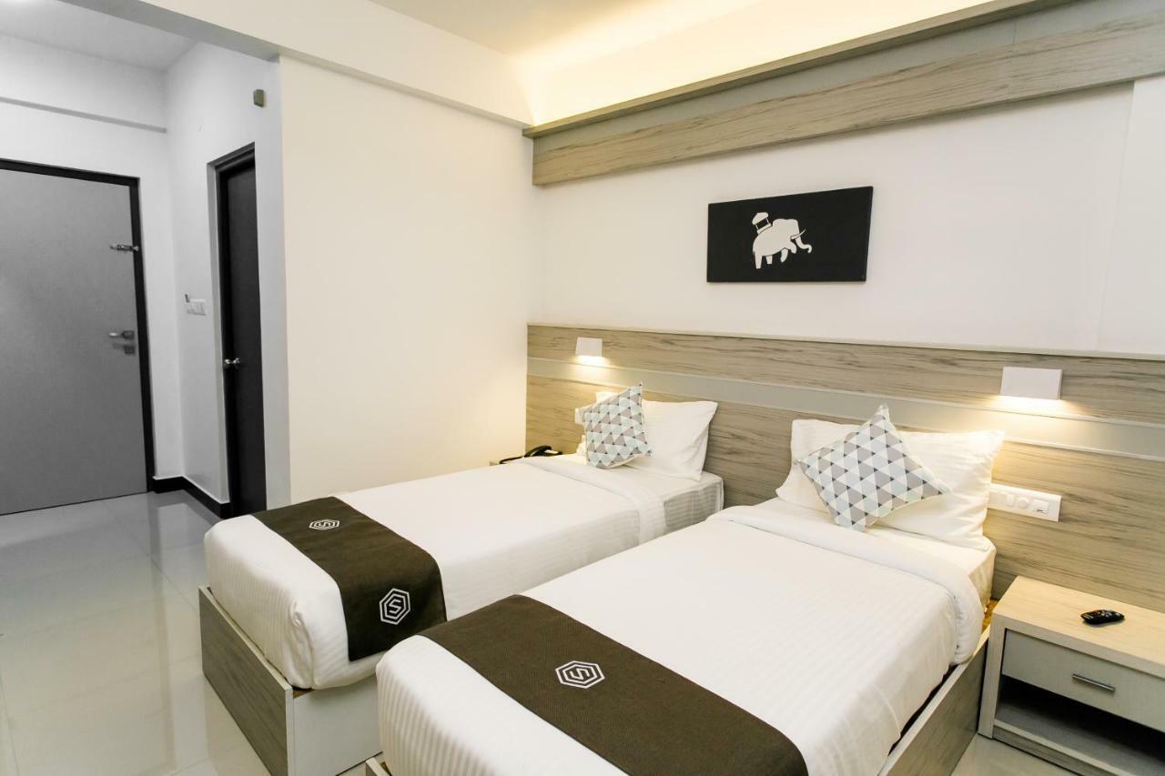 Sapphire Club Metro Hotel Kochi Exterior photo