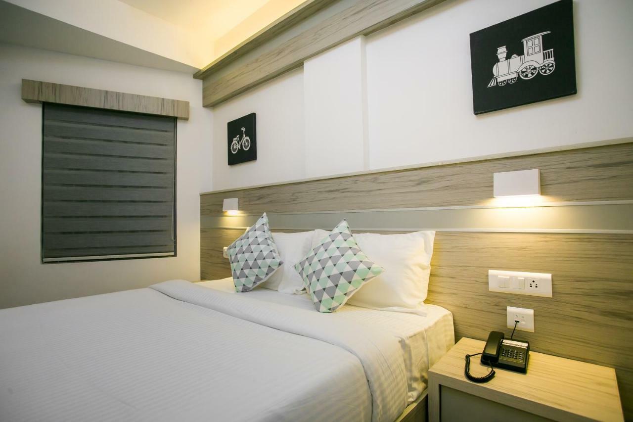 Sapphire Club Metro Hotel Kochi Exterior photo