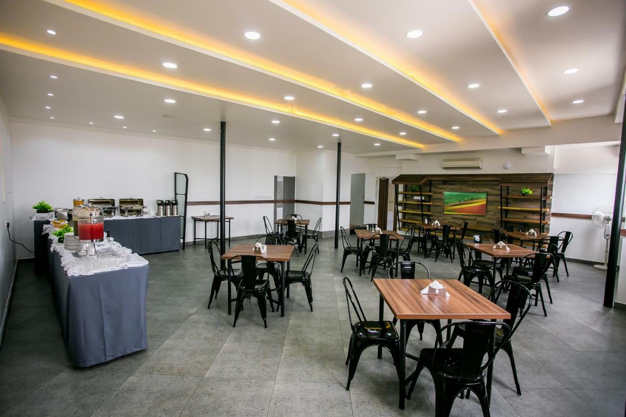 Sapphire Club Metro Hotel Kochi Exterior photo