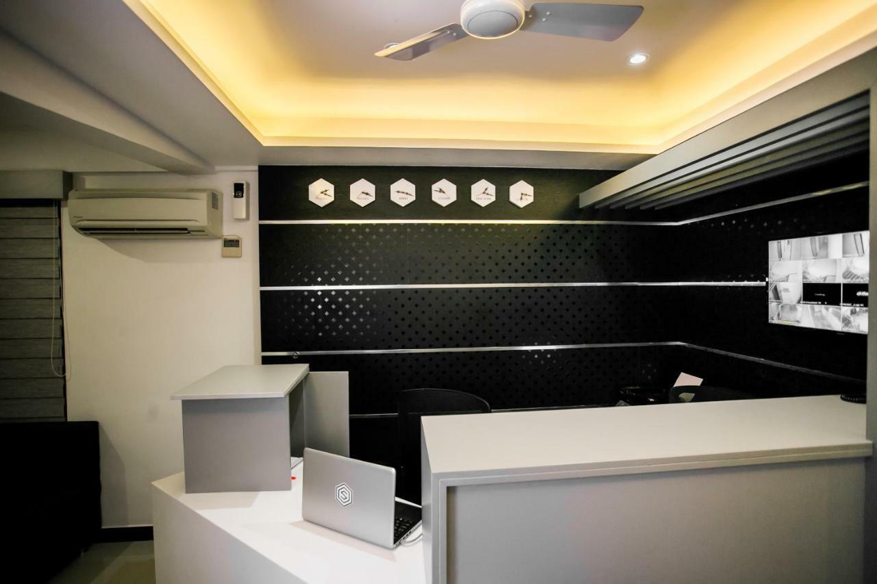 Sapphire Club Metro Hotel Kochi Exterior photo