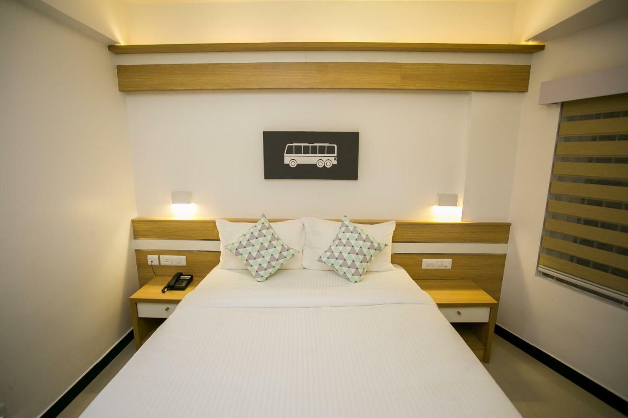 Sapphire Club Metro Hotel Kochi Exterior photo