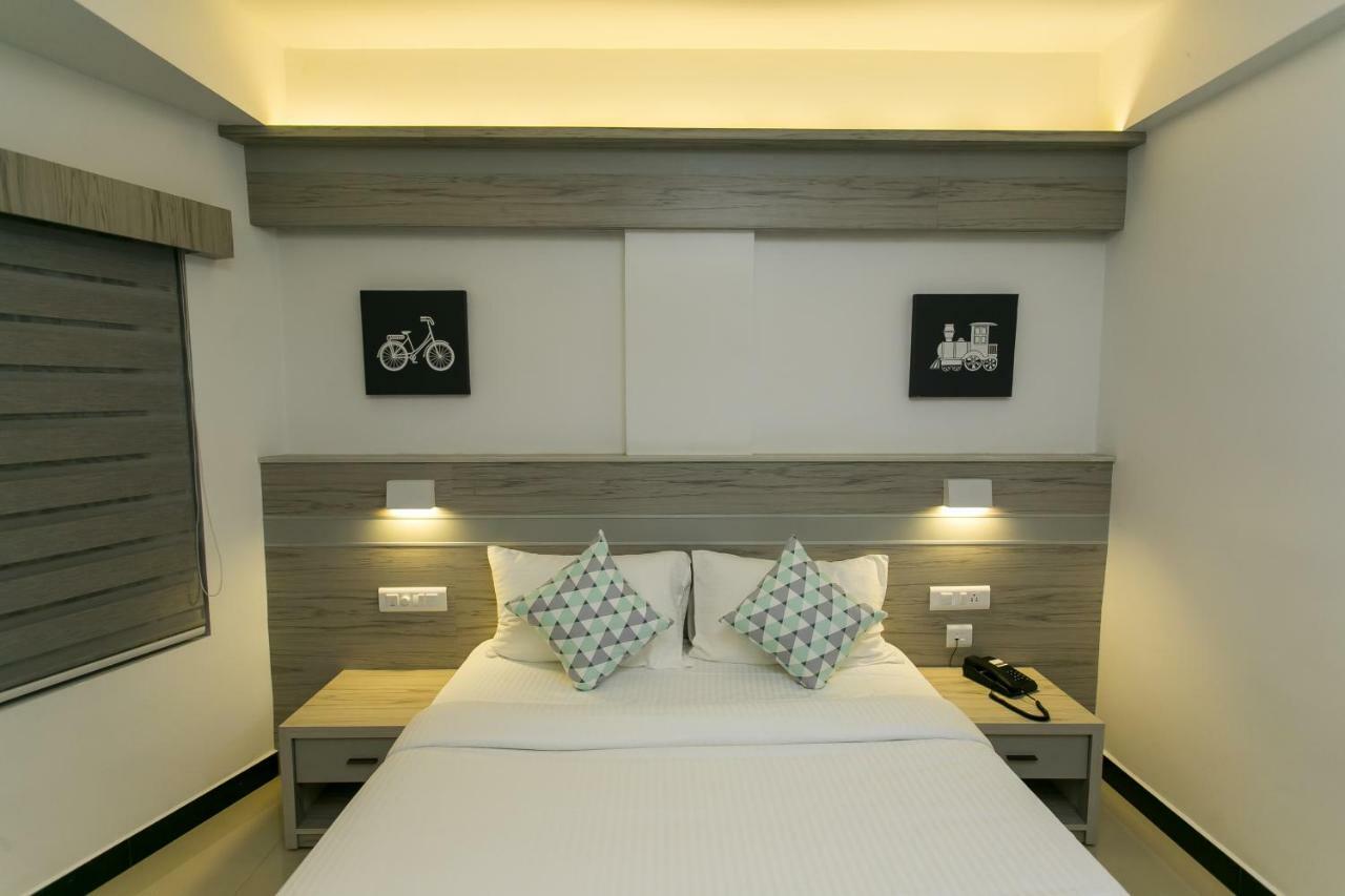 Sapphire Club Metro Hotel Kochi Exterior photo