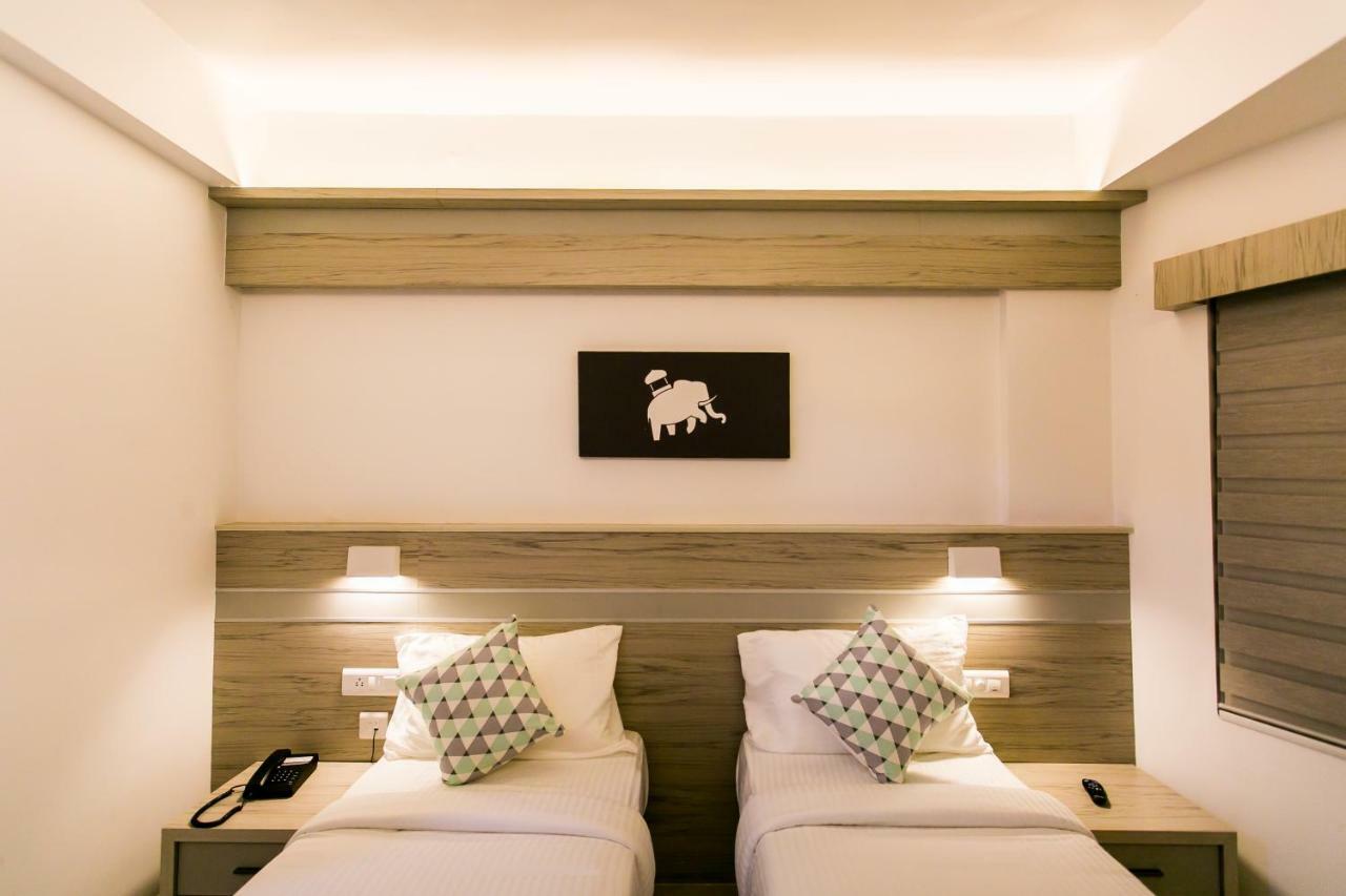 Sapphire Club Metro Hotel Kochi Exterior photo
