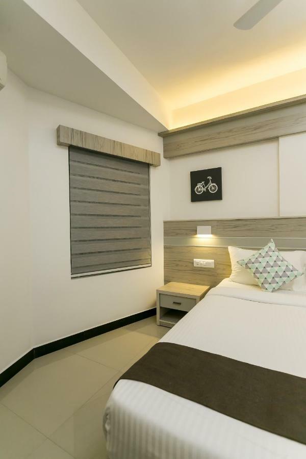 Sapphire Club Metro Hotel Kochi Exterior photo